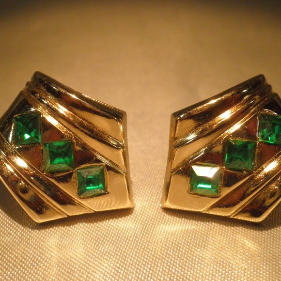 Vintage Coro Screw Back Gold Tone Earrings Green Rhinestones - Picture 2 of 5